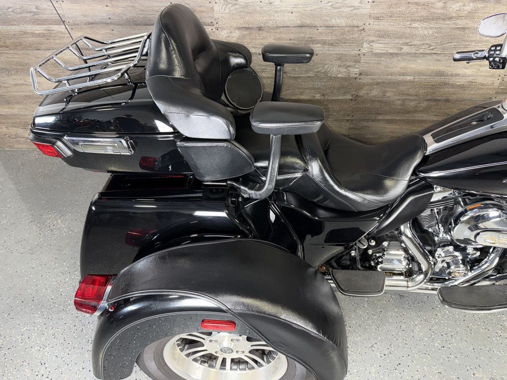2016 Harley-Davidson FLHTCUTG Triglide Ultra Classic SUPER CLEAN! - 23066773 - 6