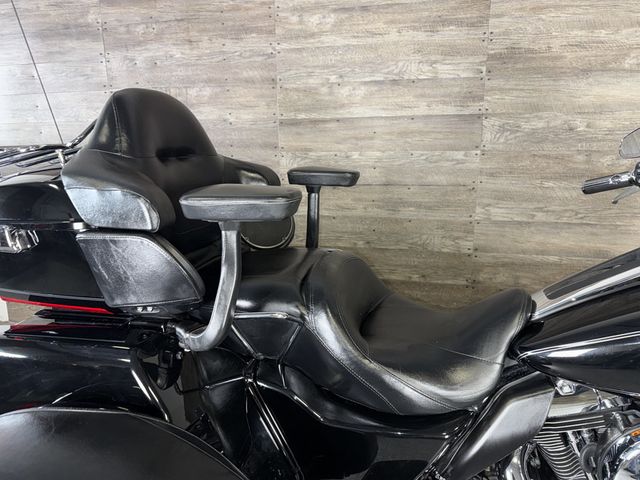 2016 Harley-Davidson FLHTCUTG Triglide Ultra Classic SUPER CLEAN! - 23066773 - 7