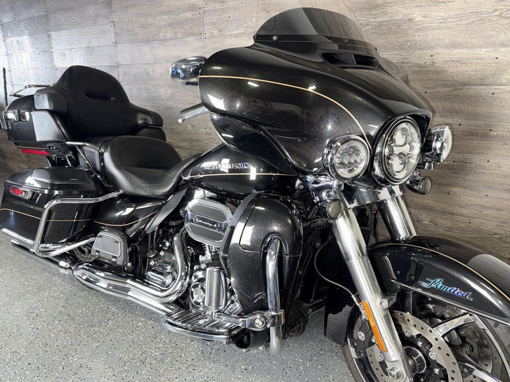 2016 Harley-Davidson FLHTK Electra Glide Ultra Limited Stage IV - 23084153 | Video 2