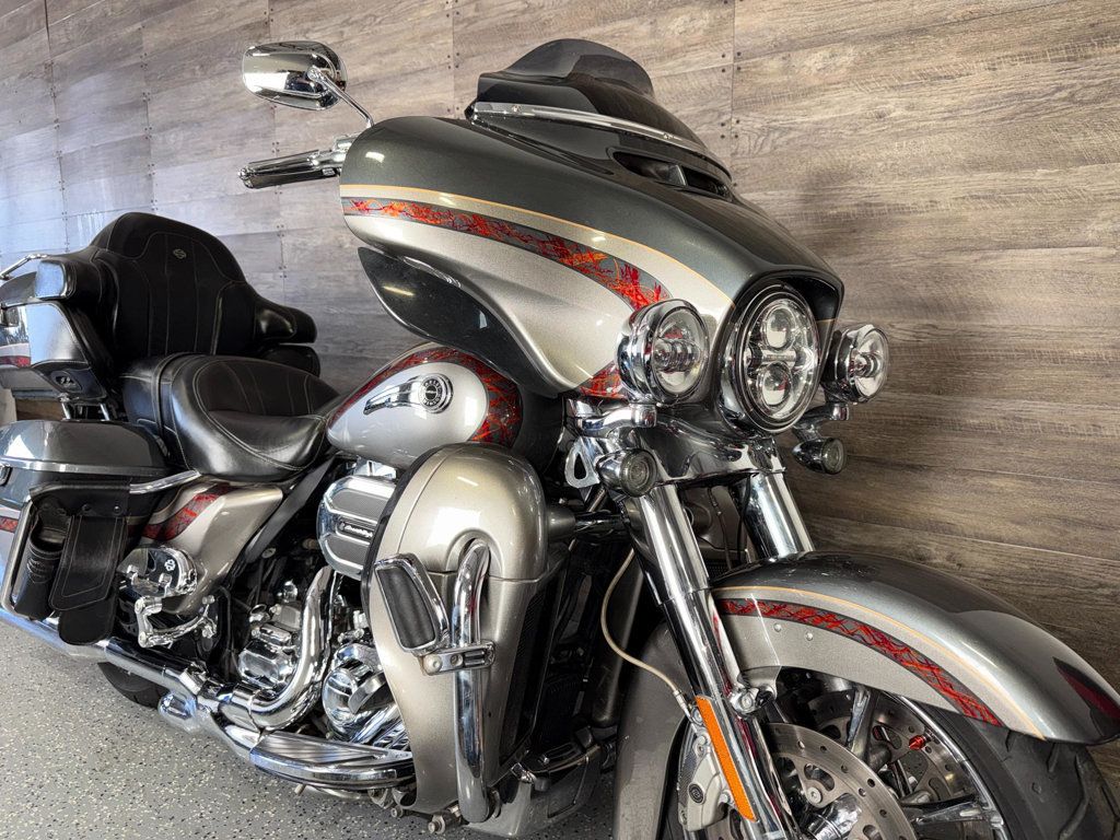 2016 Harley-Davidson FLHTKSE CVO Ultra Limited LOW MILES! - 23001577 | Video 2