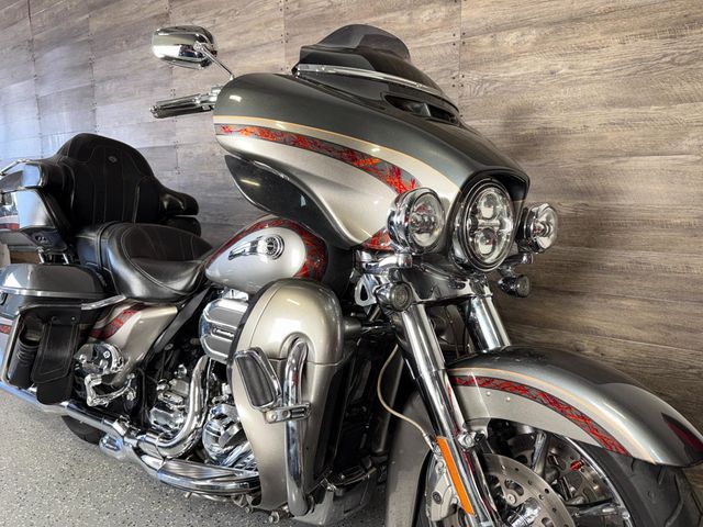 2016 Harley-Davidson FLHTKSE CVO Ultra Limited LOW MILES! - 23001577 - 1
