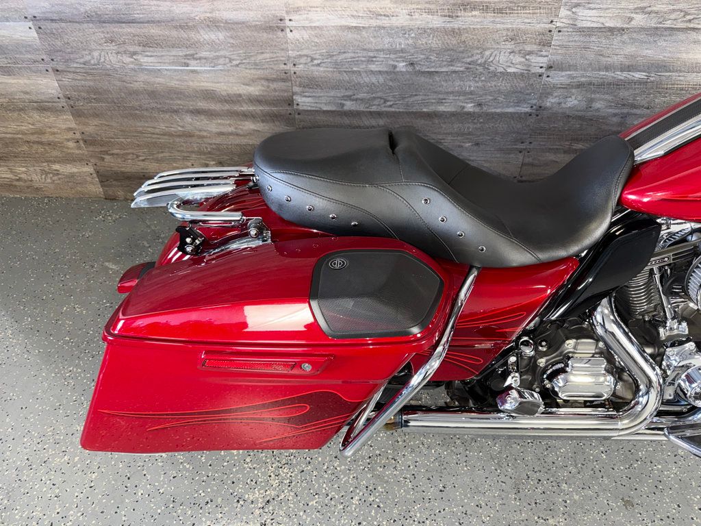 2016 Harley-Davidson FLHXSE CVO Street Glide Special One Owner! - 23039134 - 6