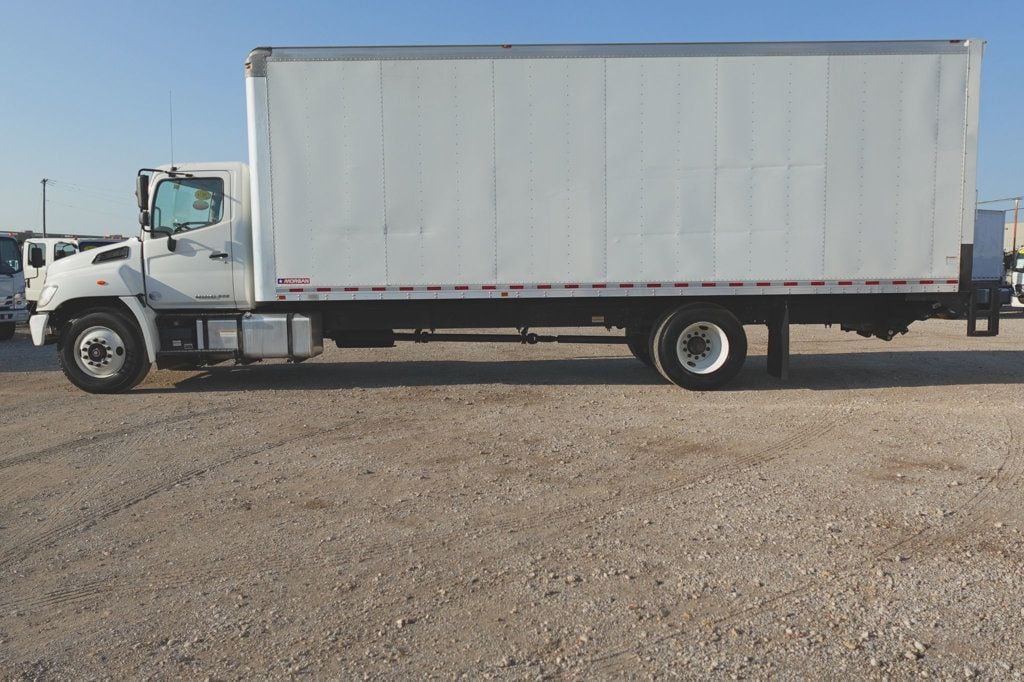 2016 HINO 268 (26ft Box with Lift Gate) - 22595536 - 3