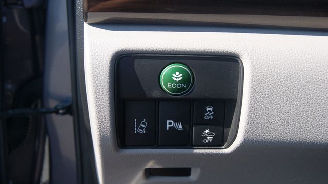 2016 Honda Accord Sedan JUST SERVICED , VERY CLEAN INSIDE AND OUT  - 22918638 - 59