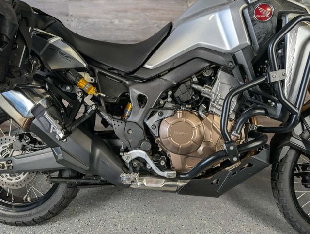 2016 Honda Africa Twin SUPER CLEAN! - 22984709 - 6