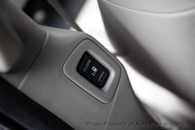 2016 Honda Odyssey 5dr EX-L - 22929585 - 38