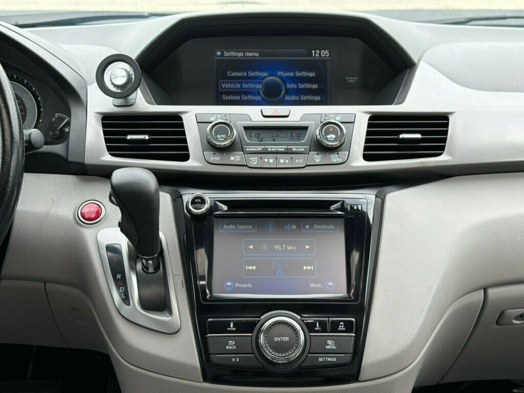 2016 Honda Odyssey 5dr EX-L - 23029934 - 30