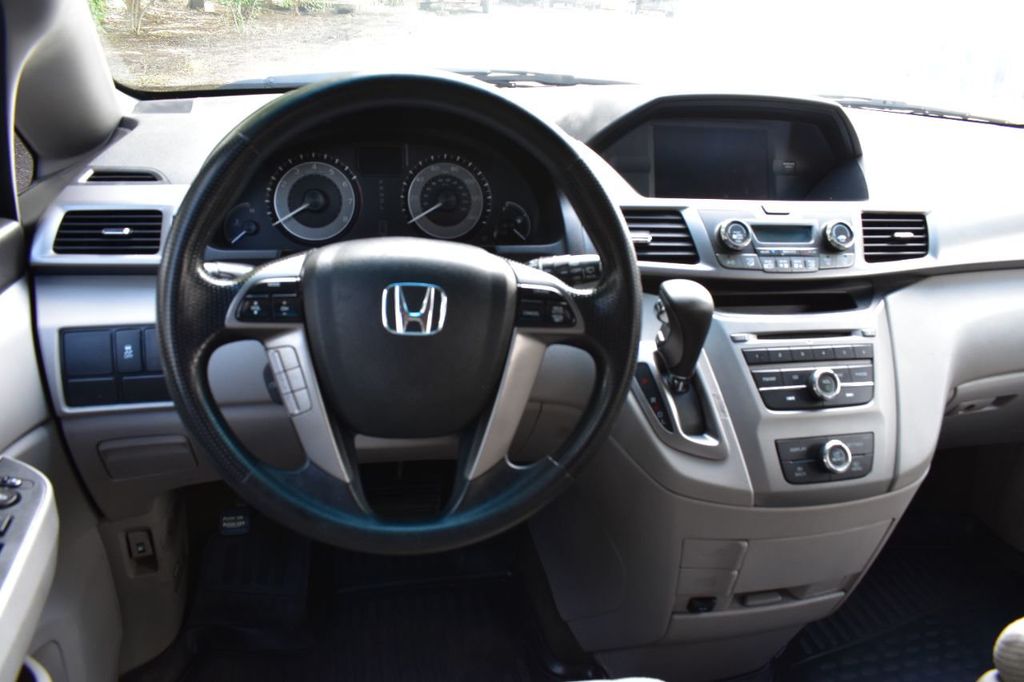 2016 Honda Odyssey 5dr LX - 22089088 - 27