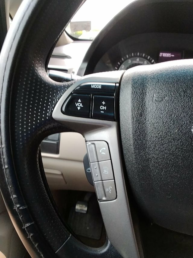 2016 Honda Odyssey 5dr LX - 23055669 - 16