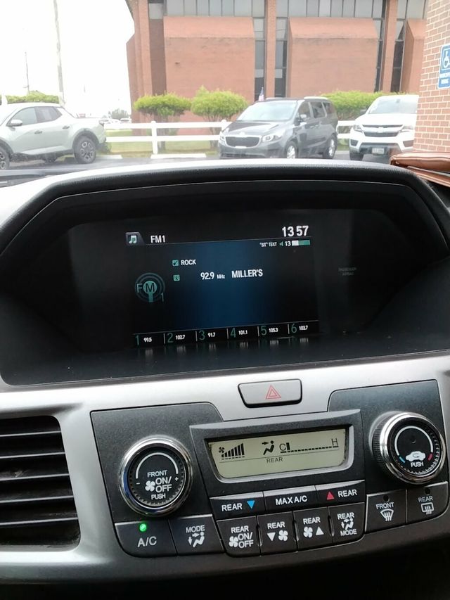 2016 Honda Odyssey 5dr LX - 23055669 - 18