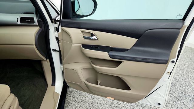 2016 Honda Odyssey 5dr LX - 23095511 - 24