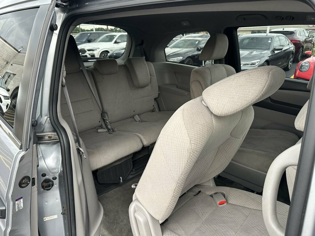2016 Honda Odyssey 5dr LX - 23060479 - 16