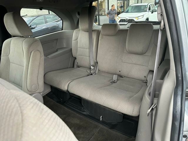 2016 Honda Odyssey 5dr LX - 23060479 - 19