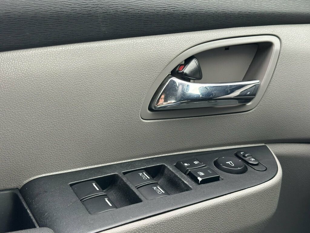 2016 Honda Odyssey 5dr LX - 23060479 - 29