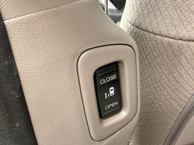 2016 Honda Odyssey 5dr SE - 23025311 - 13