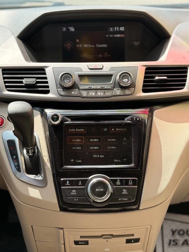 2016 Honda Odyssey 5dr SE - 23005196 - 14