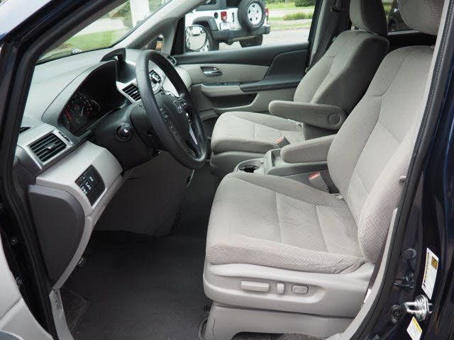 2016 Honda Odyssey 5dr SE - 18340609 - 10