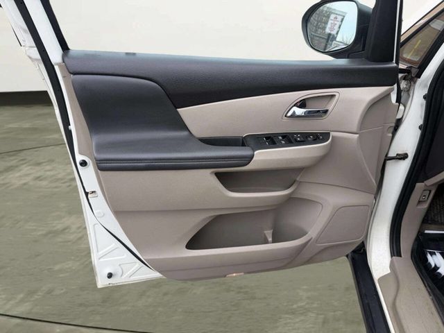 2016 Honda Odyssey 5dr SE - 23002120 - 16