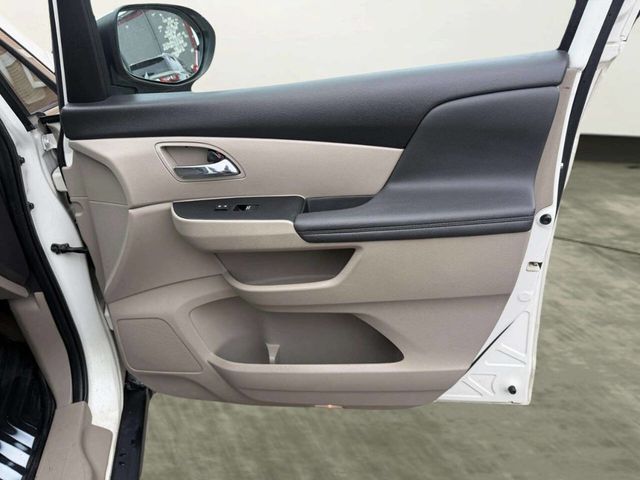 2016 Honda Odyssey 5dr SE - 23002120 - 32