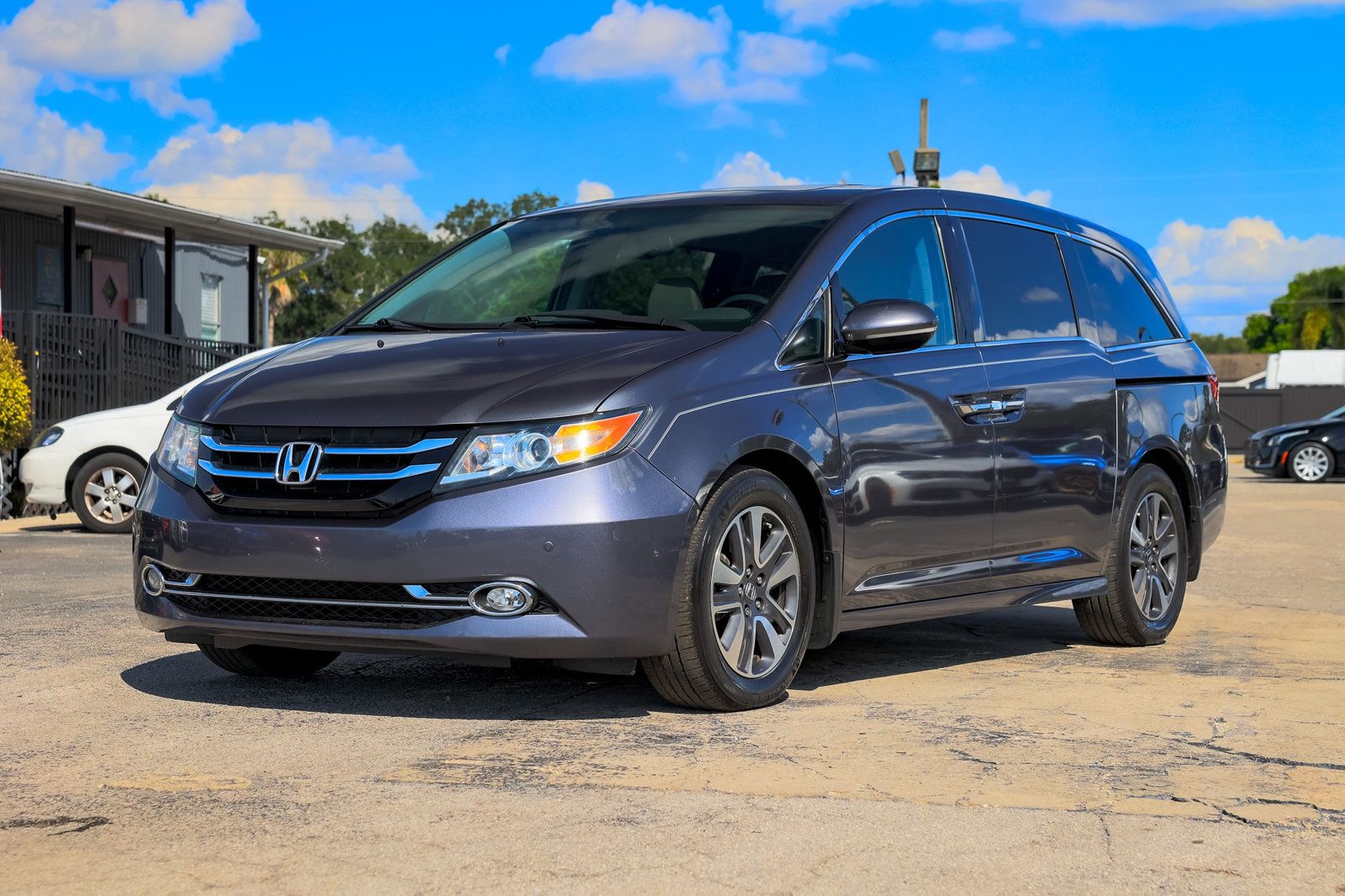 2016 Honda Odyssey Touring photo 3