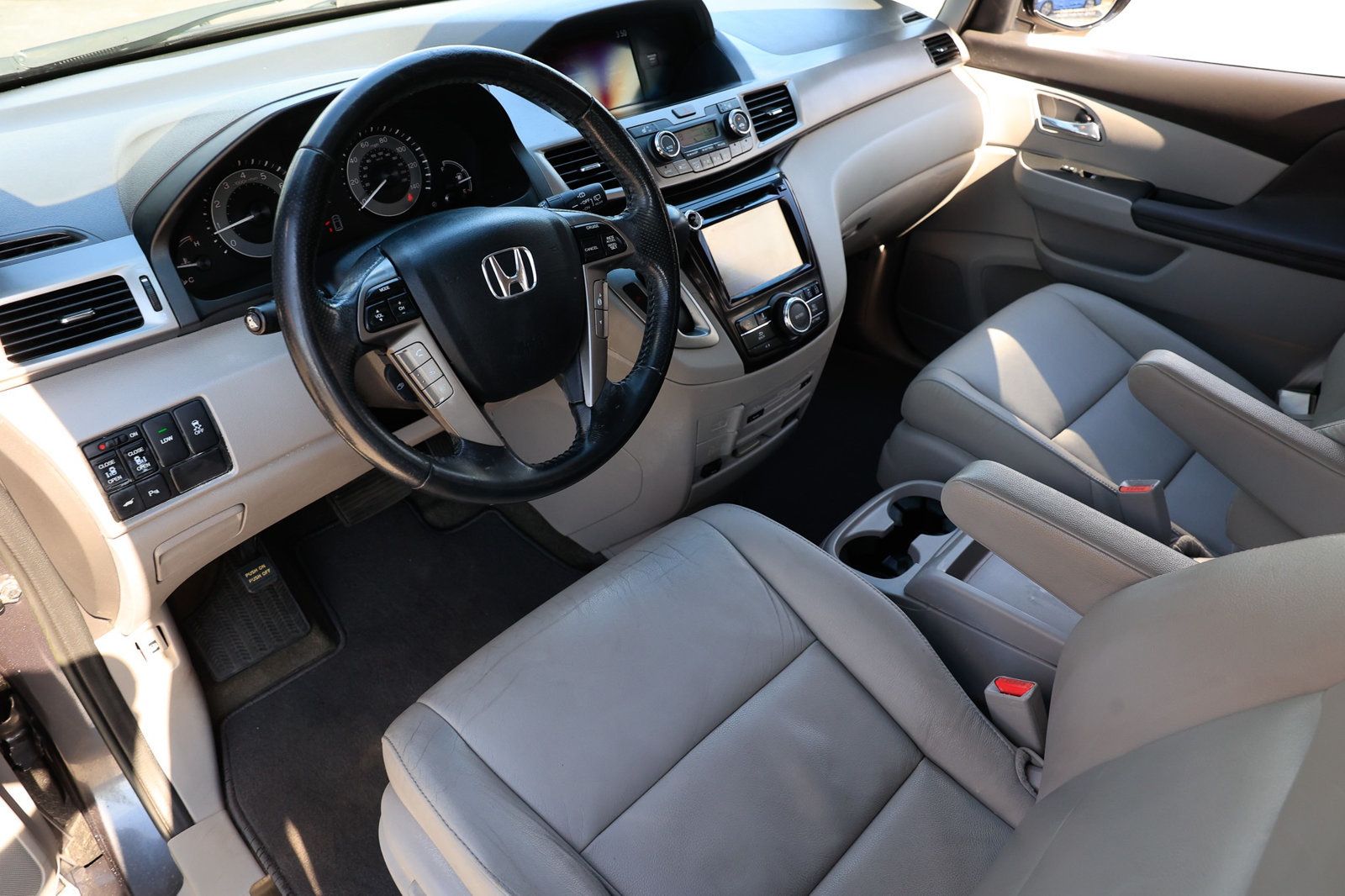 2016 Honda Odyssey Touring photo 4
