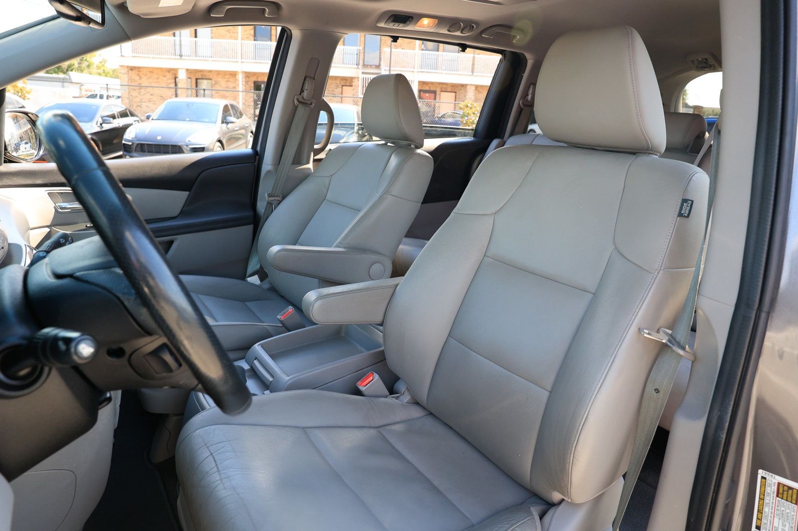 2016 Honda Odyssey Touring photo 6