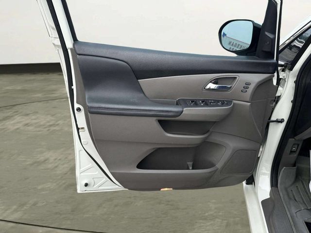2016 Honda Odyssey 5dr Touring Elite - 23057771 - 34