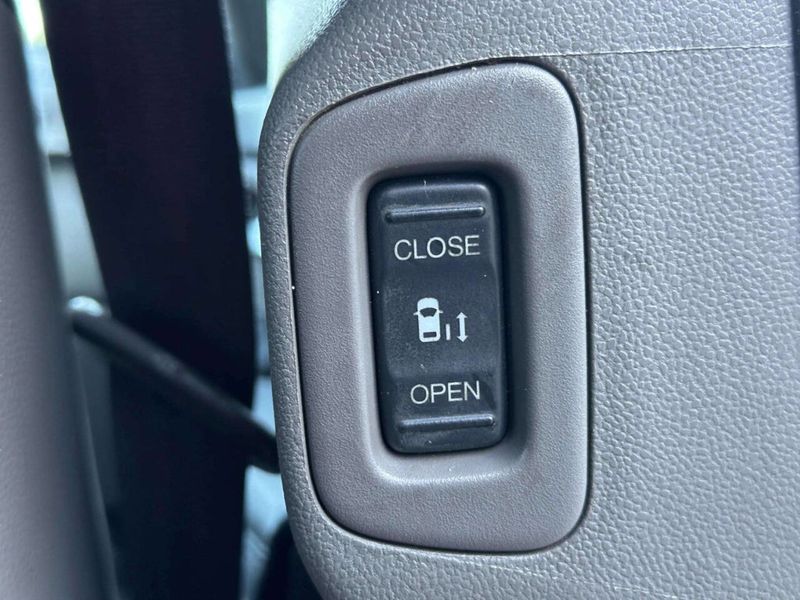 2016 Honda Odyssey EX L 4dr Mini Van - 23050436 - 27