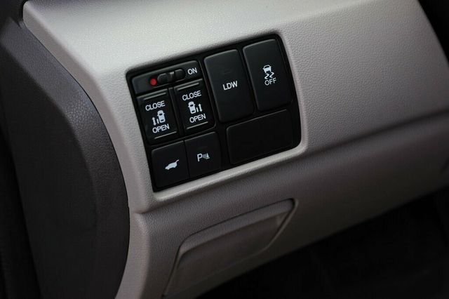 2016 Honda Odyssey ONE OWNER TOURING DVD, NAVIGATION, MOONROOF - 23042579 - 22
