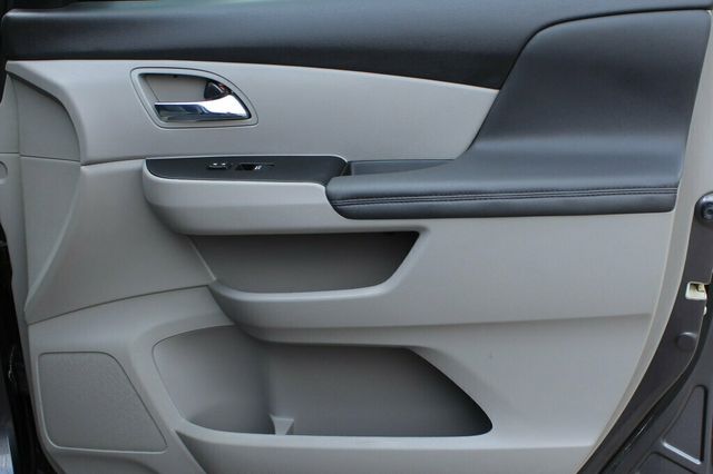 2016 Honda Odyssey ONE OWNER TOURING DVD, NAVIGATION, MOONROOF - 23042579 - 5