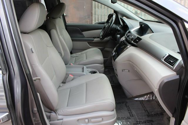 2016 Honda Odyssey ONE OWNER TOURING DVD, NAVIGATION, MOONROOF - 23042579 - 6
