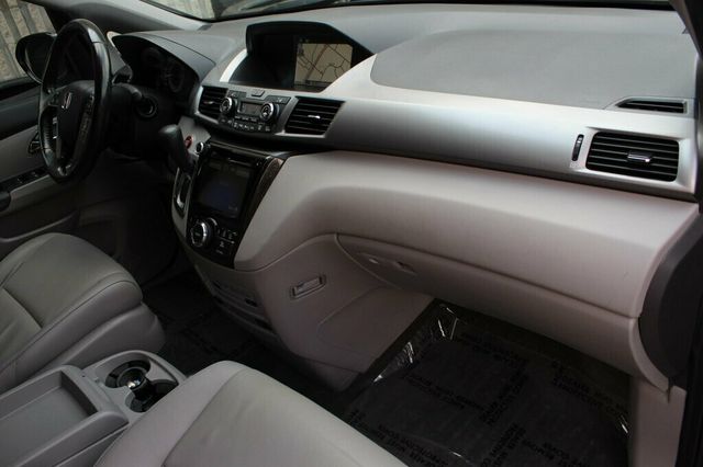 2016 Honda Odyssey ONE OWNER TOURING DVD, NAVIGATION, MOONROOF - 23042579 - 8