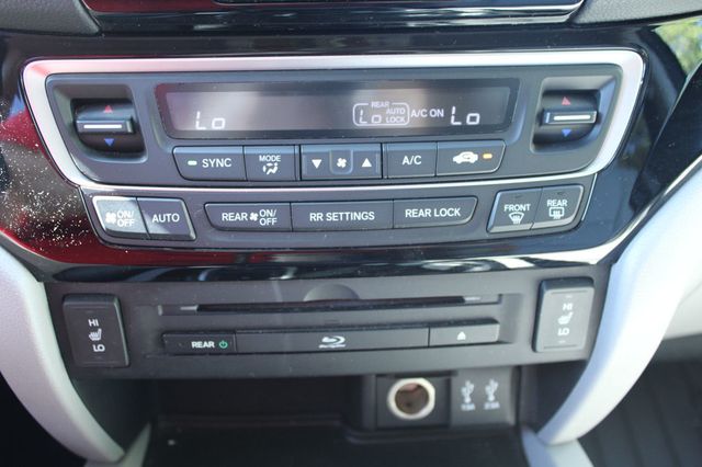 2016 Honda Pilot 2WD 4dr Touring w/RES & Navi - 23072922 - 18