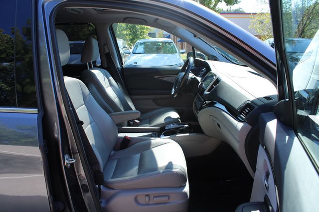 2016 Honda Pilot 2WD 4dr Touring w/RES & Navi - 23072922 - 32