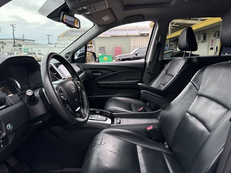 2016 Honda Pilot AWD 4dr Touring w/RES & Navi - 23035955 - 11