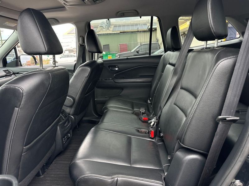 2016 Honda Pilot AWD 4dr Touring w/RES & Navi - 23035955 - 13