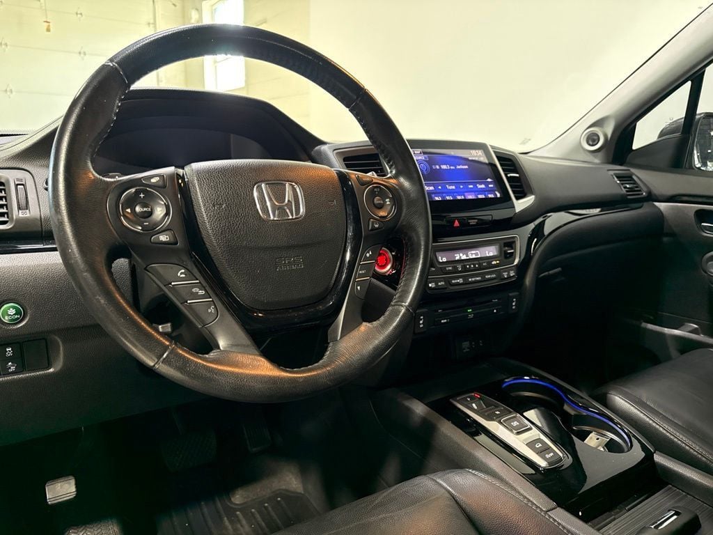 2016 Honda Pilot AWD 4dr Touring w/RES & Navi - 23080688 - 10
