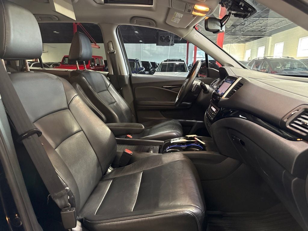 2016 Honda Pilot AWD 4dr Touring w/RES & Navi - 23080688 - 30