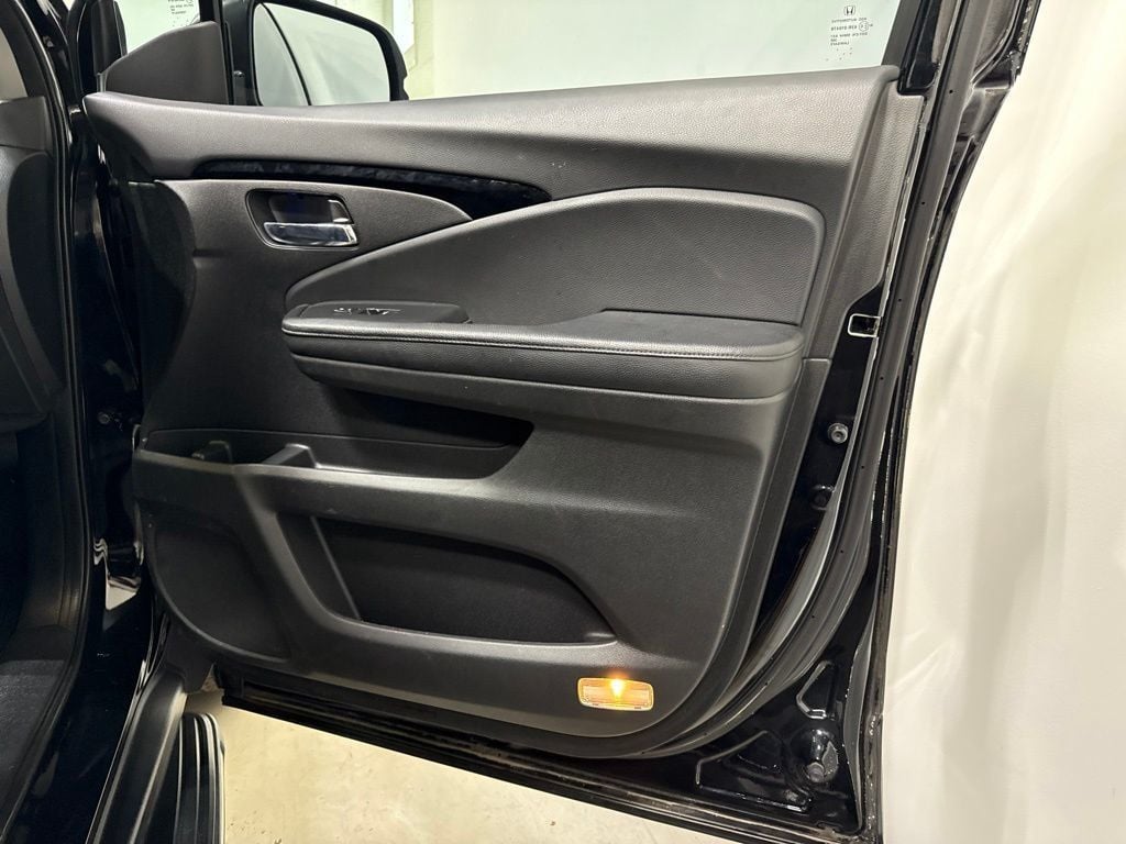 2016 Honda Pilot AWD 4dr Touring w/RES & Navi - 23080688 - 31