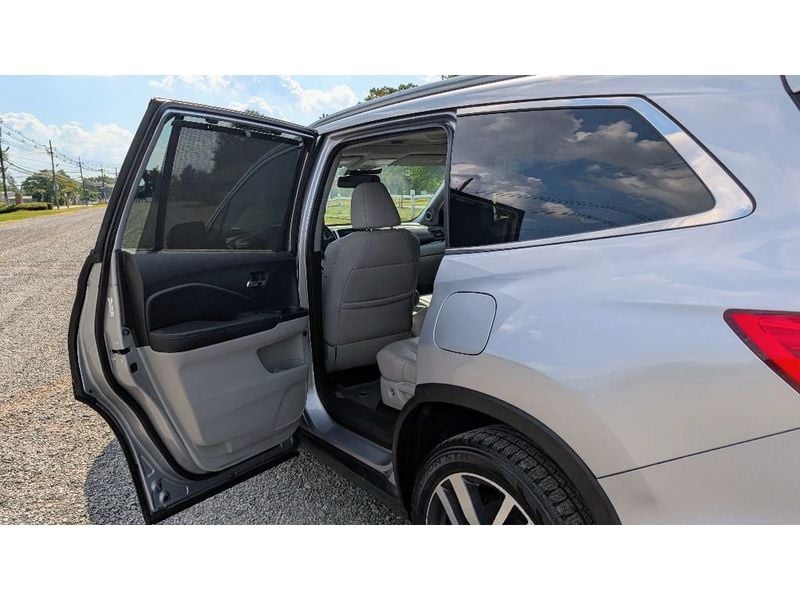 2016 Honda Pilot Touring photo 9