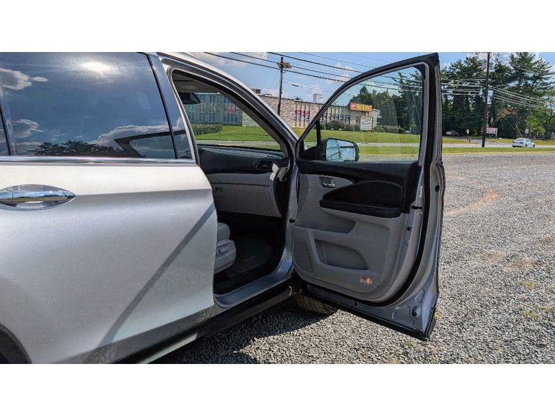 2016 Honda Pilot Touring photo 10