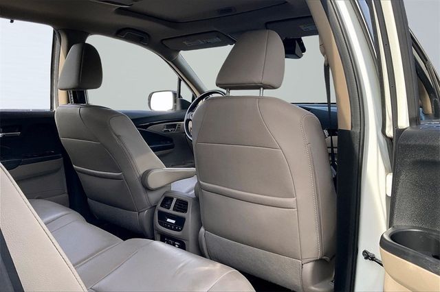 2016 Honda Pilot AWD 4dr Touring w/RES & Navi - 22946854 - 13