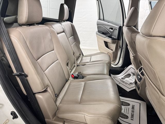 2016 Honda Pilot AWD 4dr Touring w/RES & Navi - 22981015 - 11