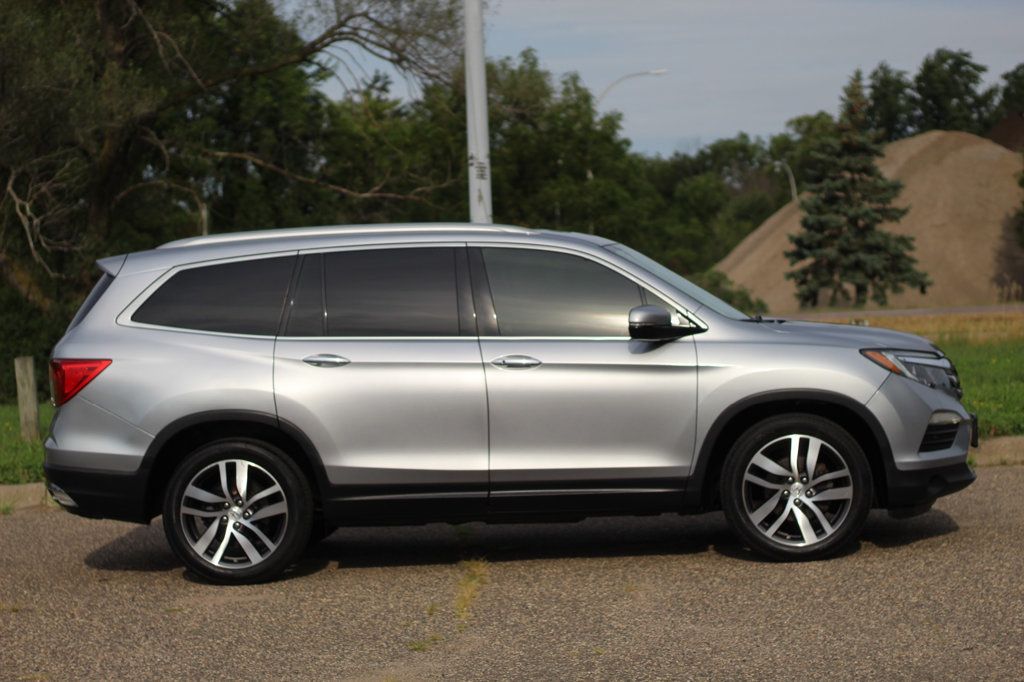 2016 Honda Pilot Elite photo 2