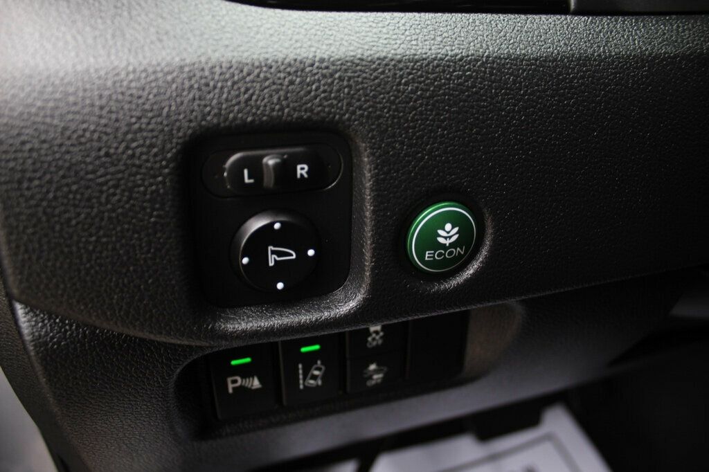 2016 Honda Pilot Elite photo 21