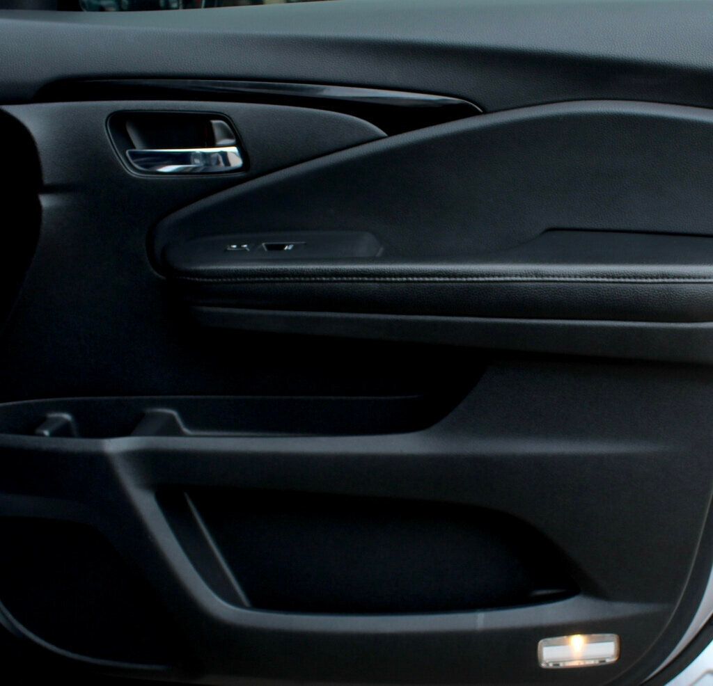 2016 Honda Pilot Elite photo 6