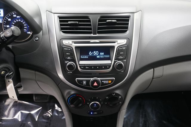 2016 Hyundai Accent 4dr Sedan Automatic SE - 23014991 - 16