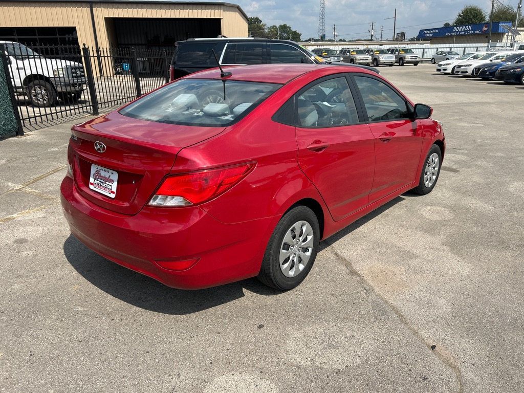 2016 Hyundai Accent SE photo 4