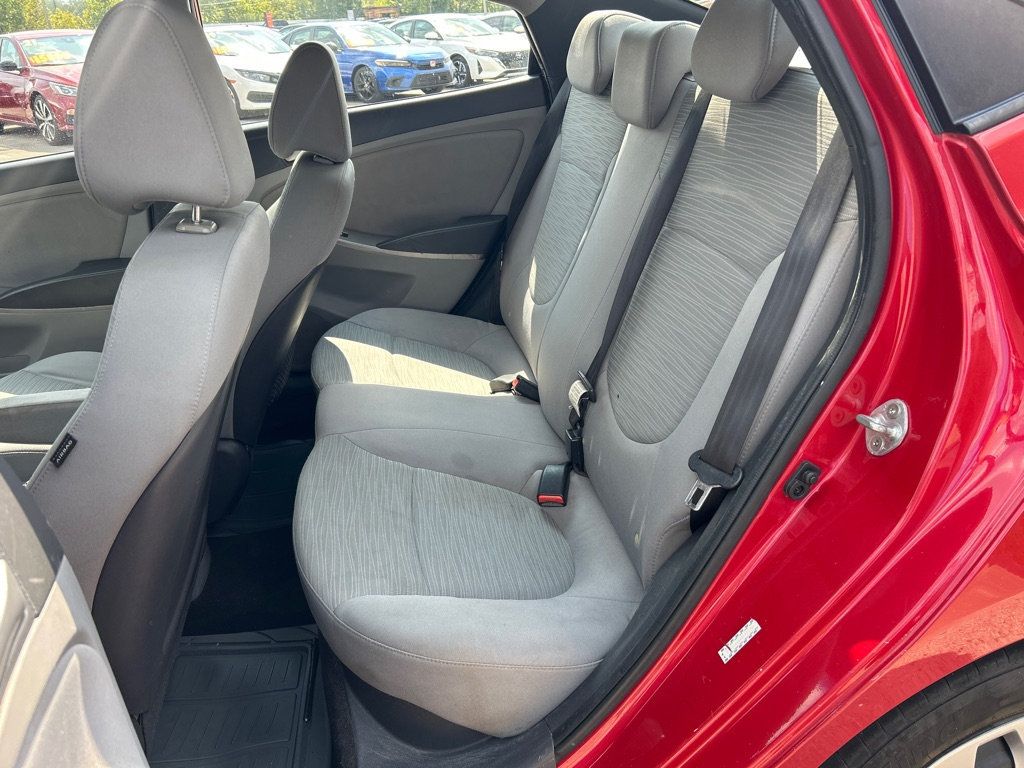 2016 Hyundai Accent SE photo 7