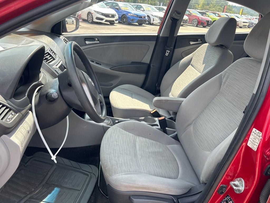 2016 Hyundai Accent SE photo 8